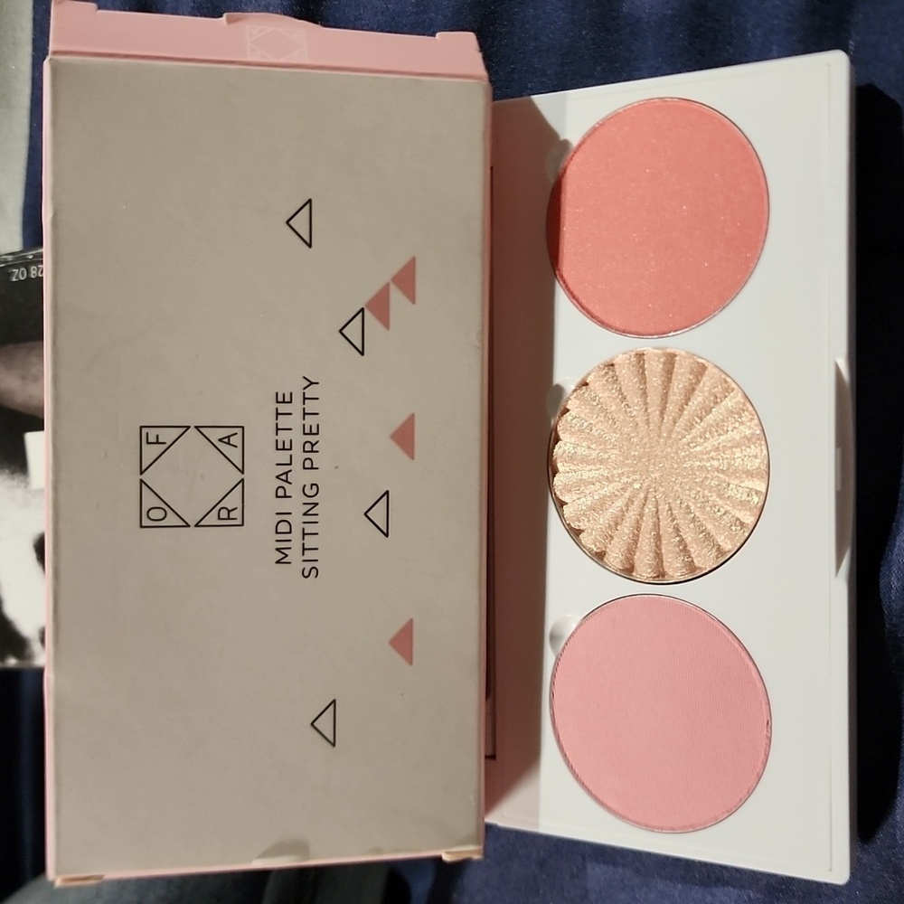 OFRA midi palette  Sitting pretty blush and however